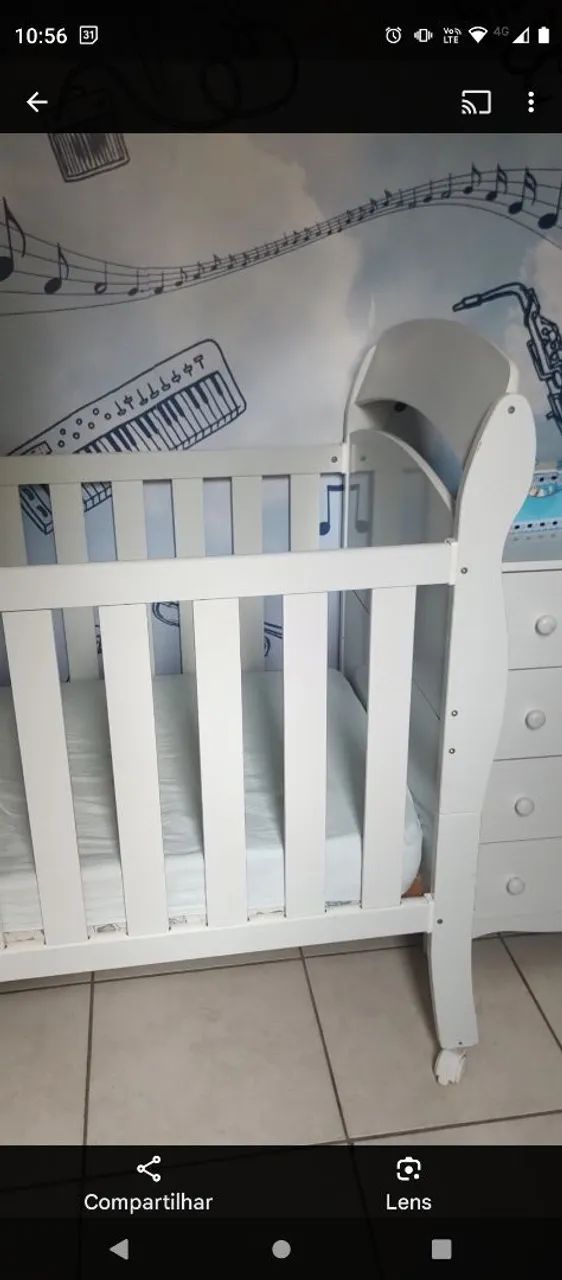 Berço branco com colchão e protetores