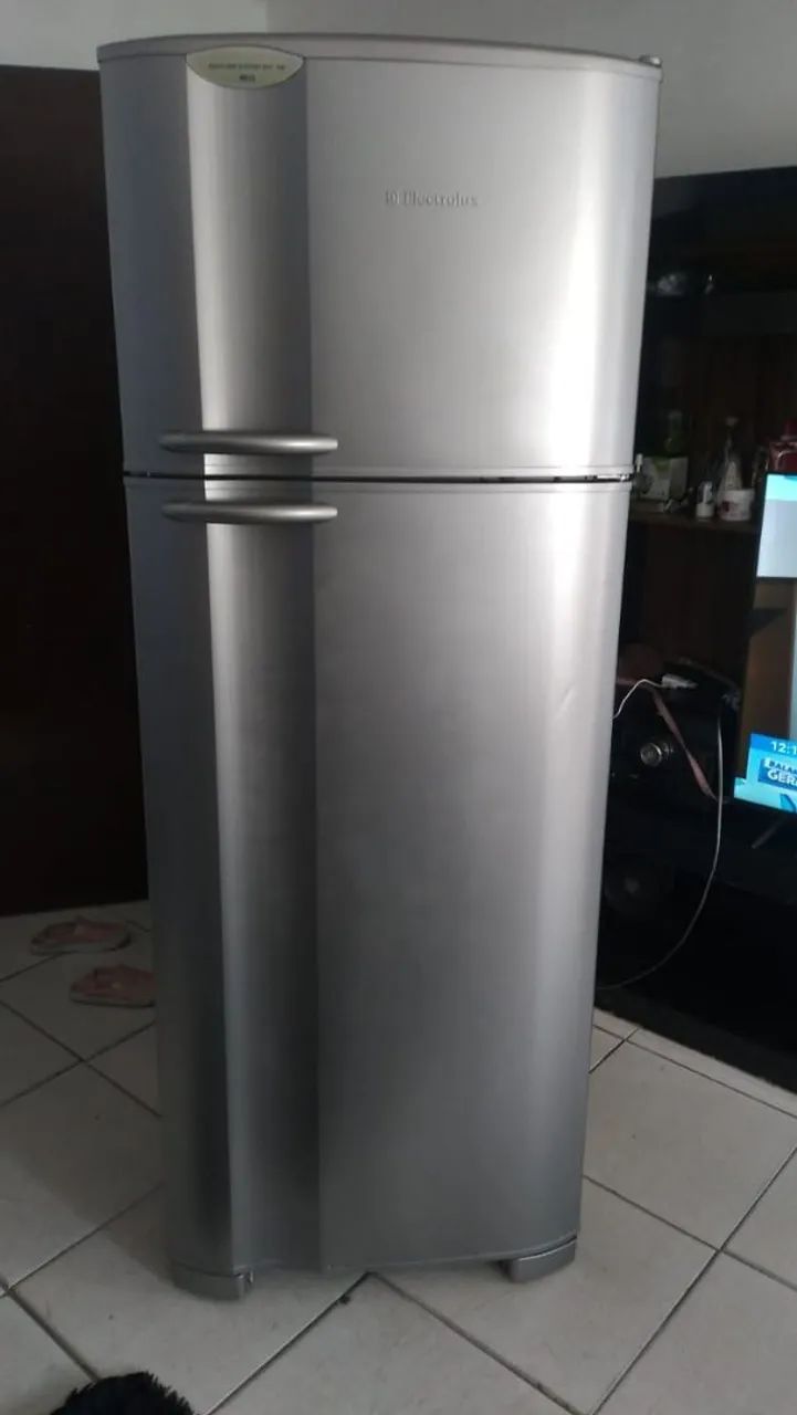 Geladeira Electrolux com porta latas bem grande bonita posso entregar  - Foto 6