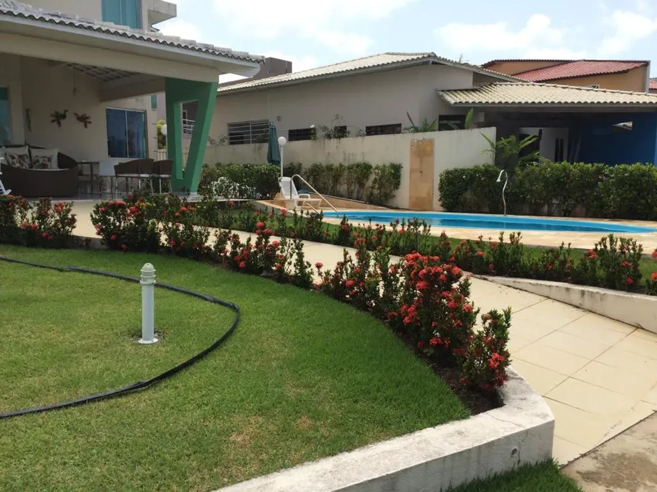 Imóvel para aluguel possui 350 metros quadrados com 5 quartos em Serraria - Maceió - AL