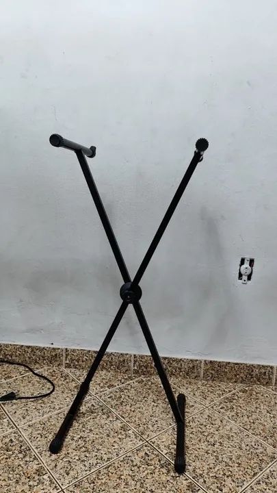 SUPORTE VIOLÃO TRIPÉ / ESTANTE RACK TECLADO PIANO DIGITAL - Foto 2