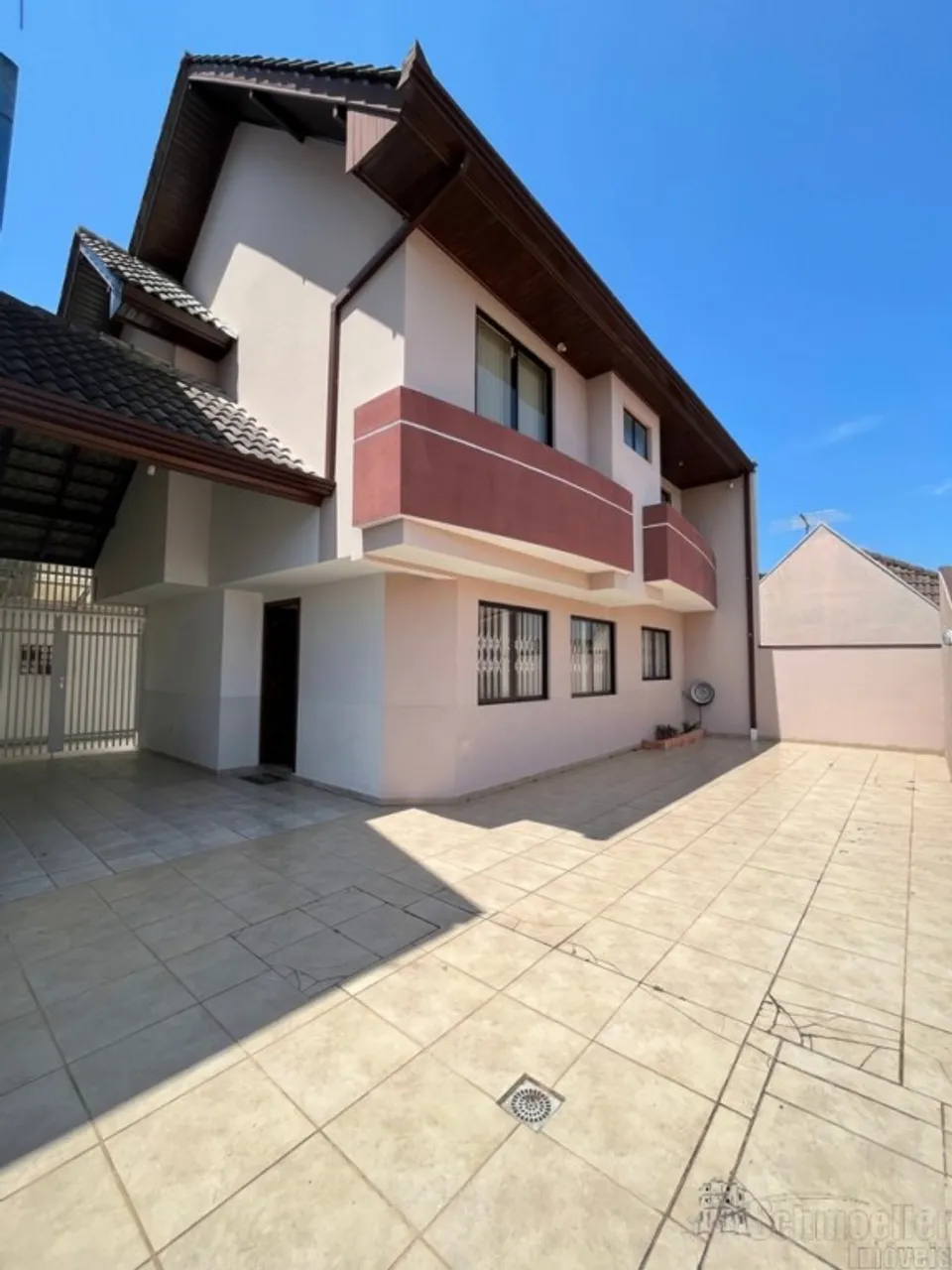 Sobrado com 3 quartos para alugar por R$ 4000.00, 137.88 m2 - UBERABA - CURITIBA/PR