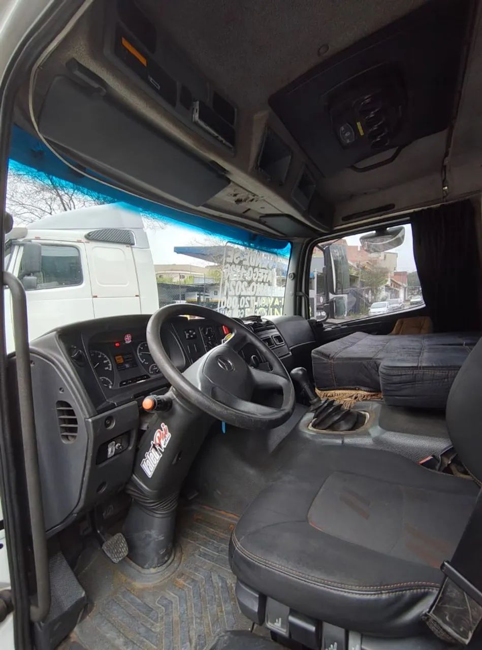 Atego 1726 6x2 ano 2021 - Foto 13