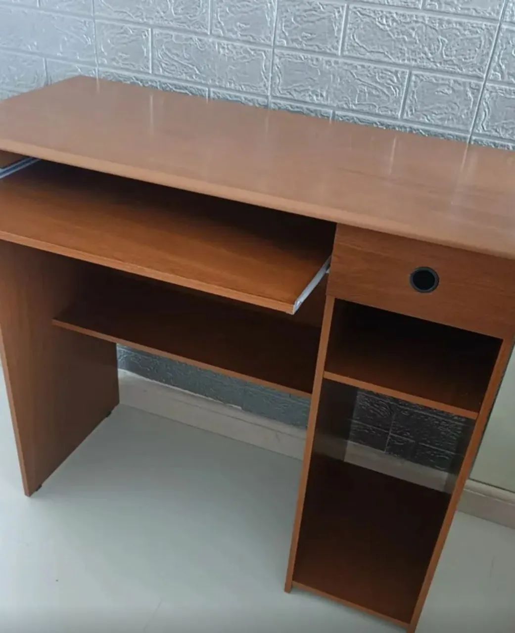 Mesa de Escritório Compacta -(peça nova) Ideal para Home Office - Foto 4