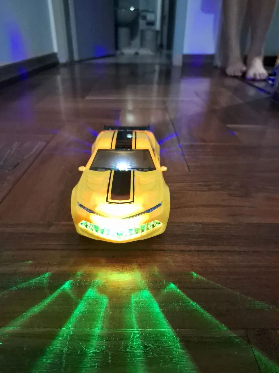 Super Robots Carrinho Camaro Transformers vira robô  - Foto 4