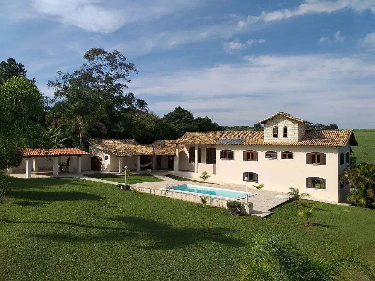 Chácara a venda ou locação com 2.500 m² e casa com 582 m² com 4 quartos suítes