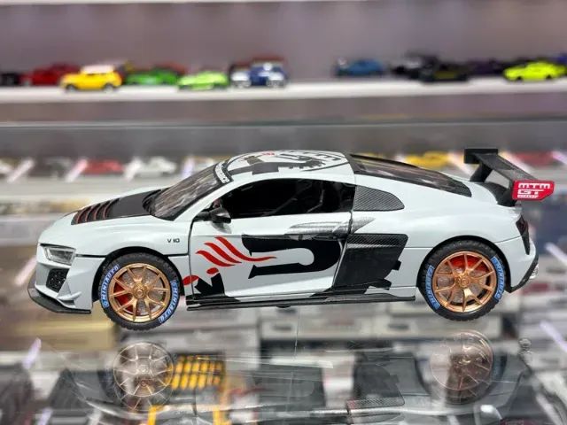 Audi R8 Cinza Miniatura metal diecast 1:24 som e luz - Hobbies e Audi R8 Cinza Miniatura metal diecast 1:24 som e luz - Hobbies e