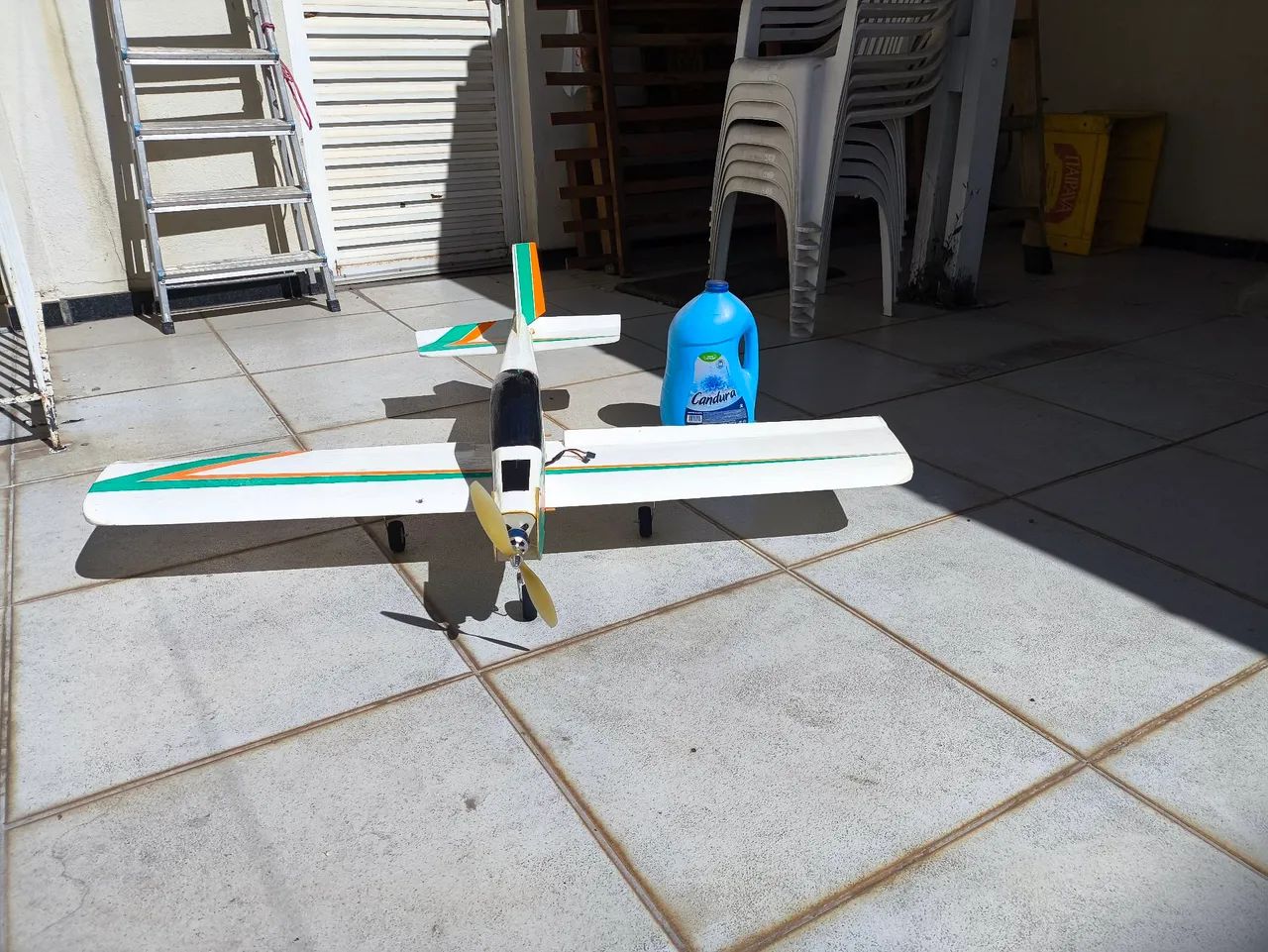 Aeromodelo isopor com controle e bateria - Foto 5
