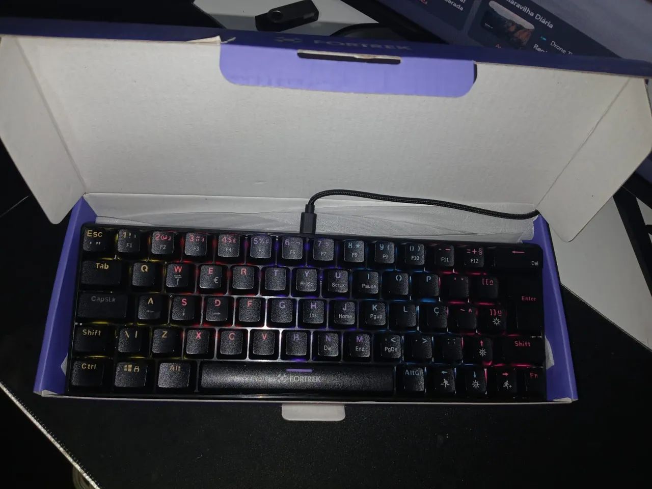 TECLADO MECANICO SWITCH VERMELHO 65% 