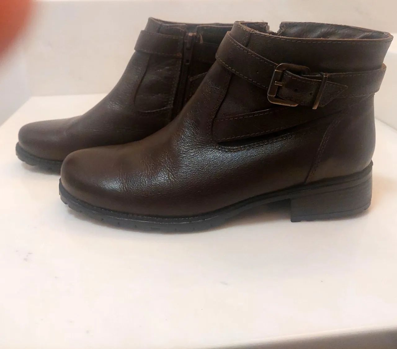 Bota marrom com fivela - Foto 2