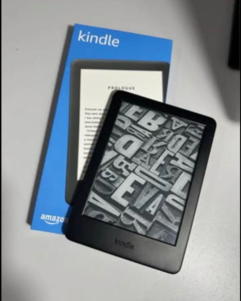 Kindle 10ª Geração (Capinha magnética e caixa original)