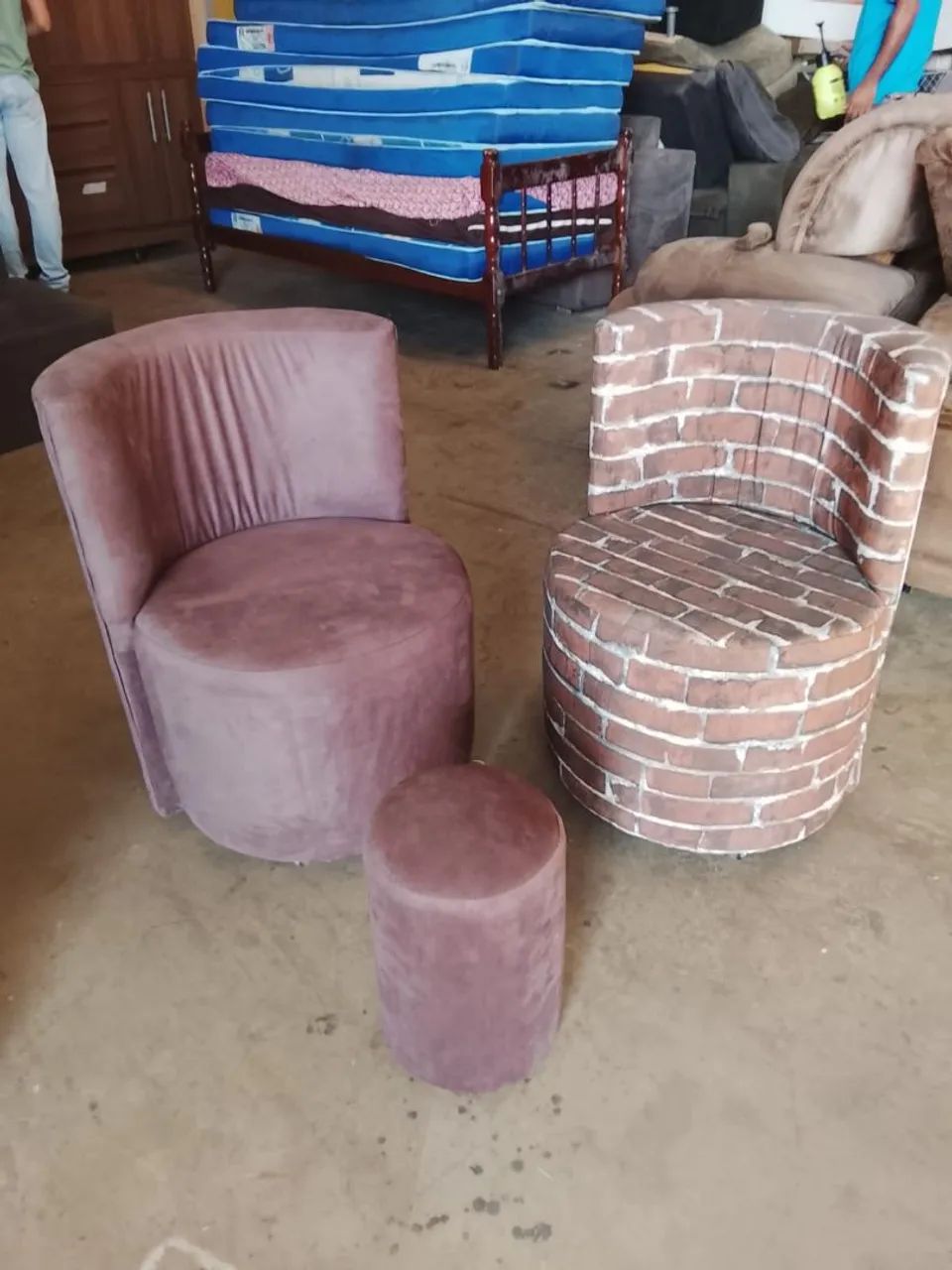 Conjunto de duas poltronas mais puff ENTREGA dentro de Uberlândia MG  - Foto 2