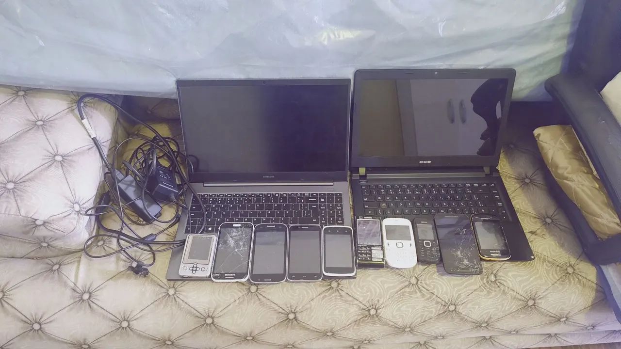 2 Notebooks e Celulares antigos