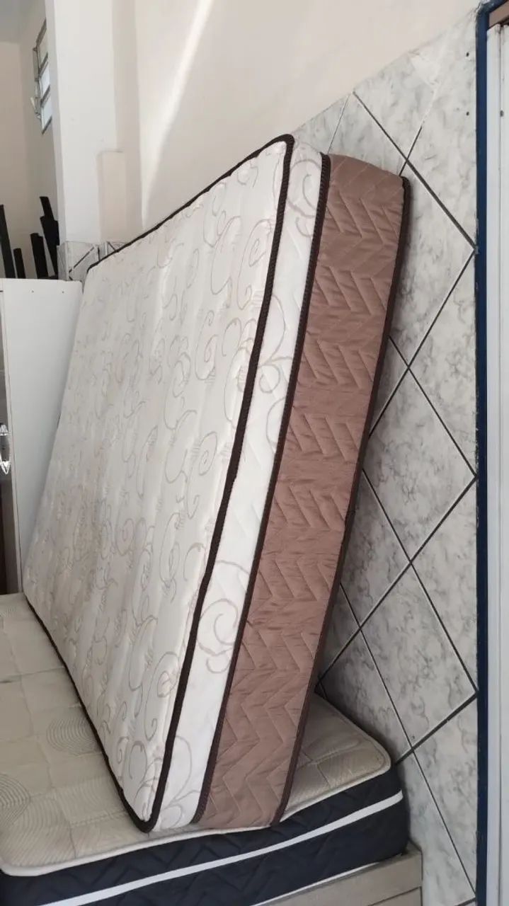 Vendo uma cama box casal 