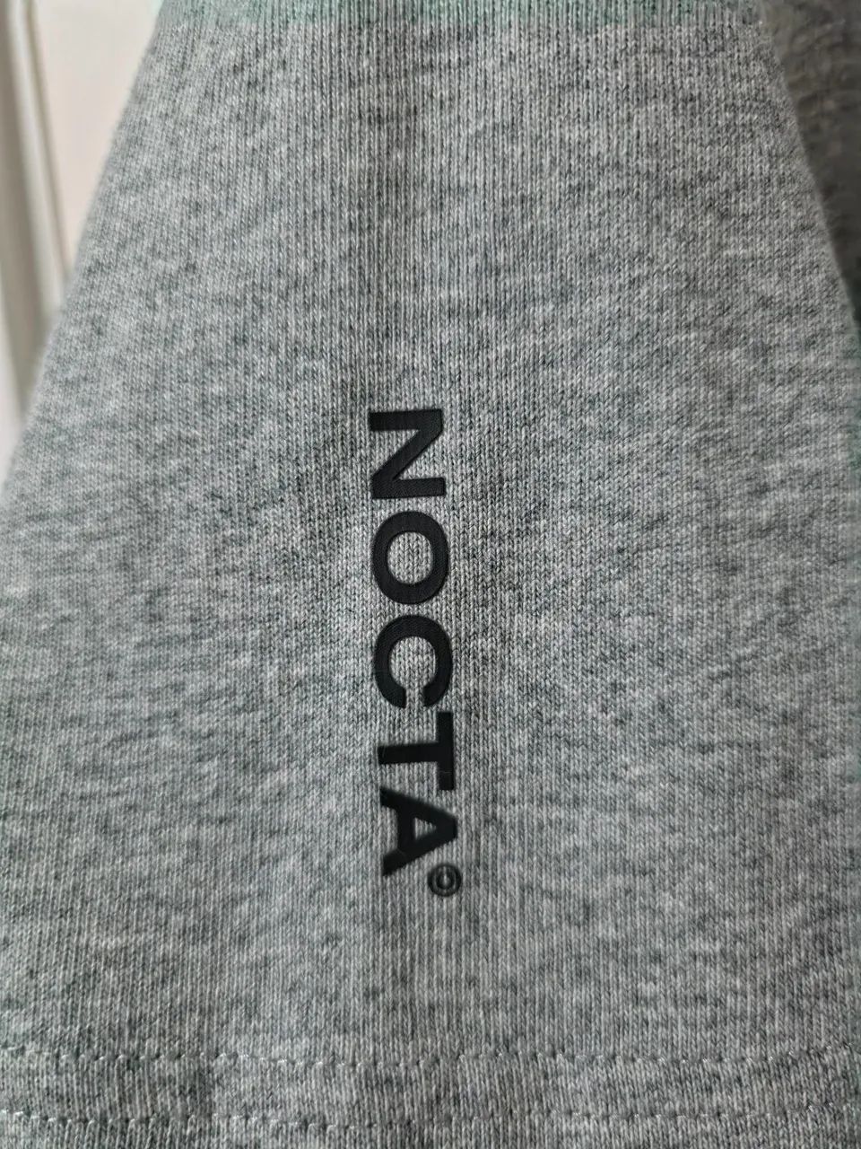 NOCTA x Nike Camiseta Grey - Foto 3