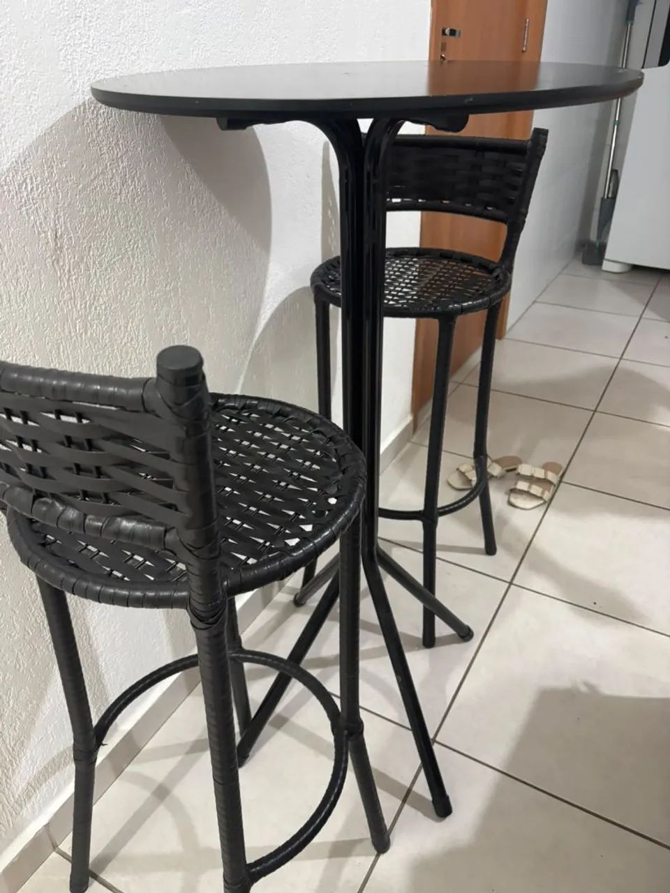 Mesa com duas banquetas  - Foto 3