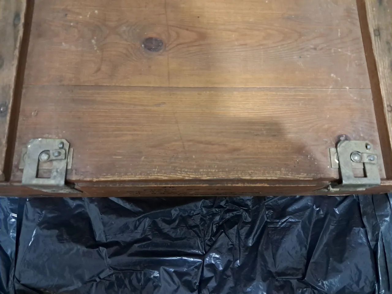 Antiga caixa de material bélico. - Foto 4