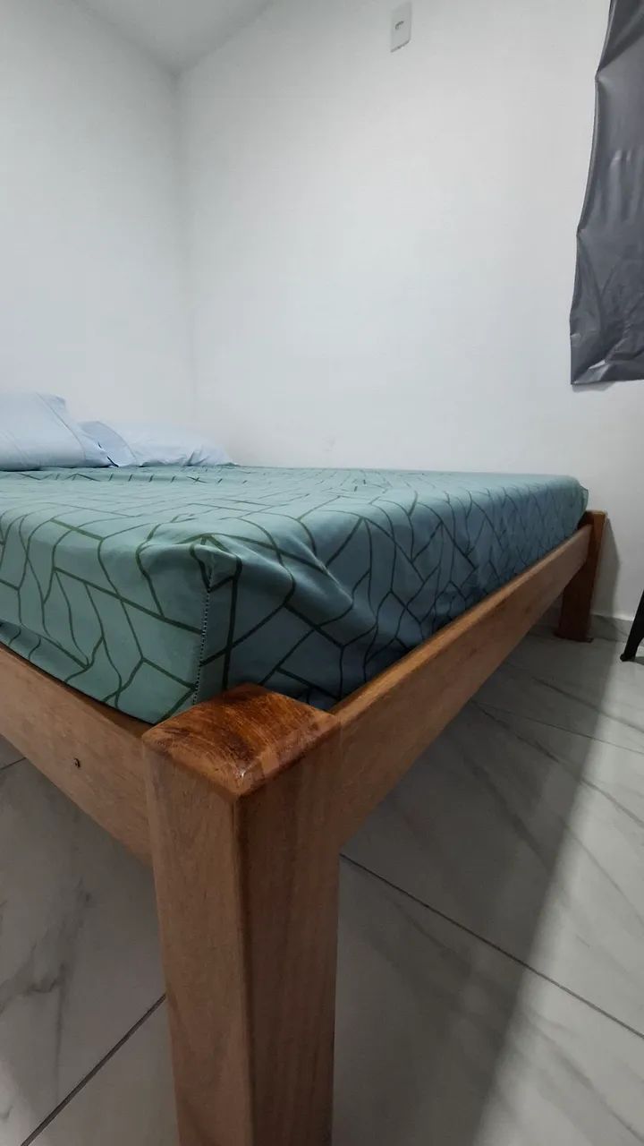 Cama Queen madeira maciça 