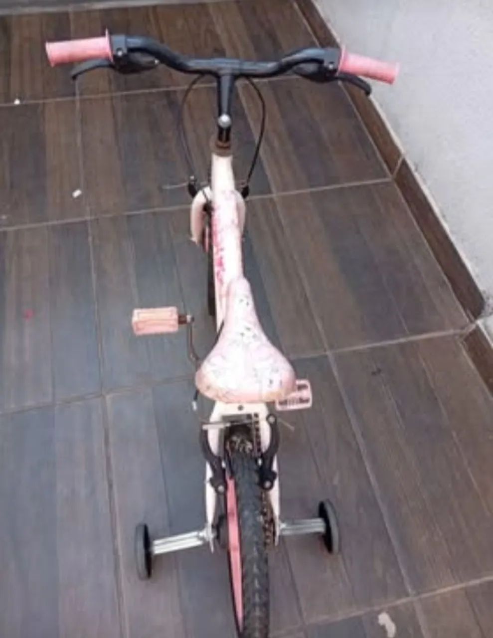 Bicicleta infantil rosa aro 16 com rodinhas  - Foto 3