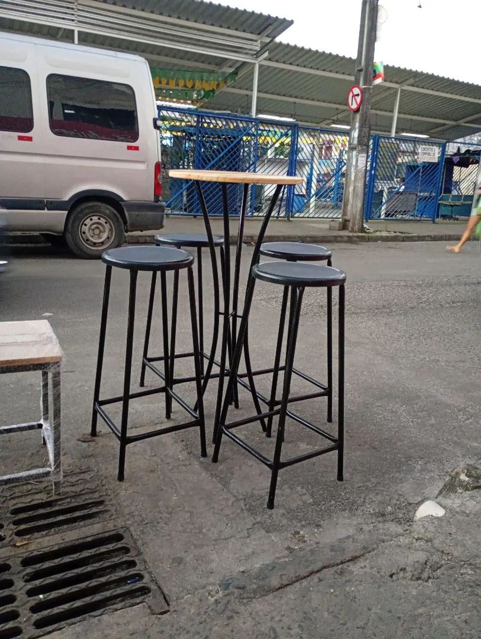Conjunto mesa bistrô com 4 bancos  - Foto 2