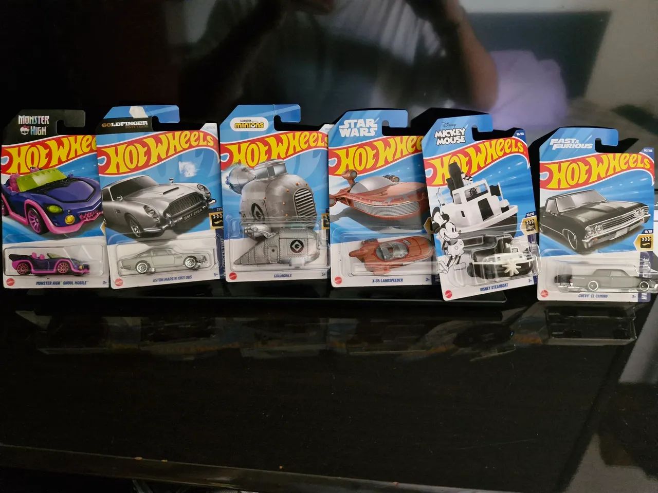 Vendo coleção de hot wheels de filmes e corrida 