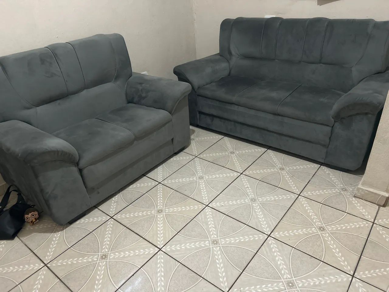 VENDE-SE CONJUNTO DE SOFÁS SEMI NOVOS 