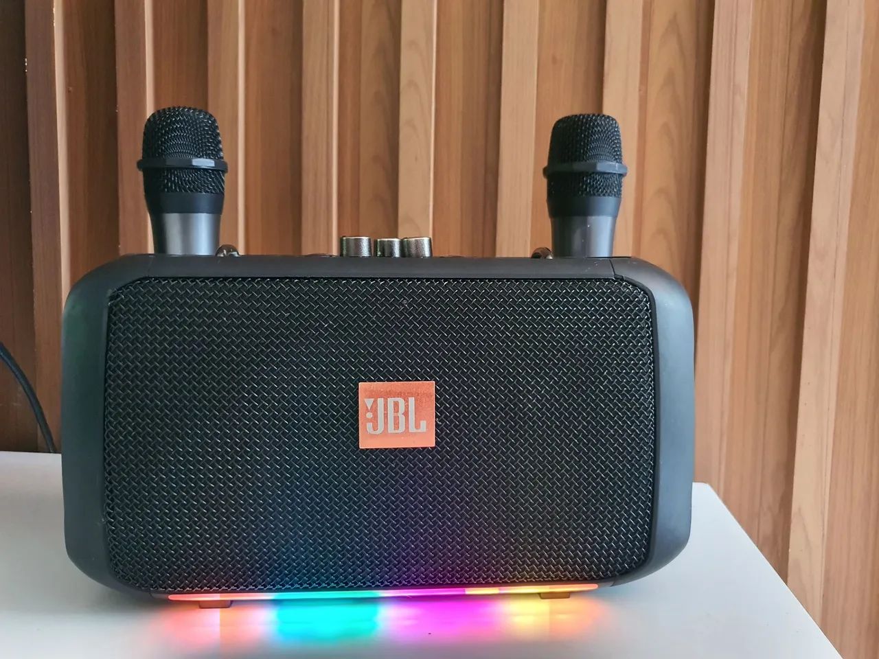 Caixa bluetooth JBL com 2 microfones