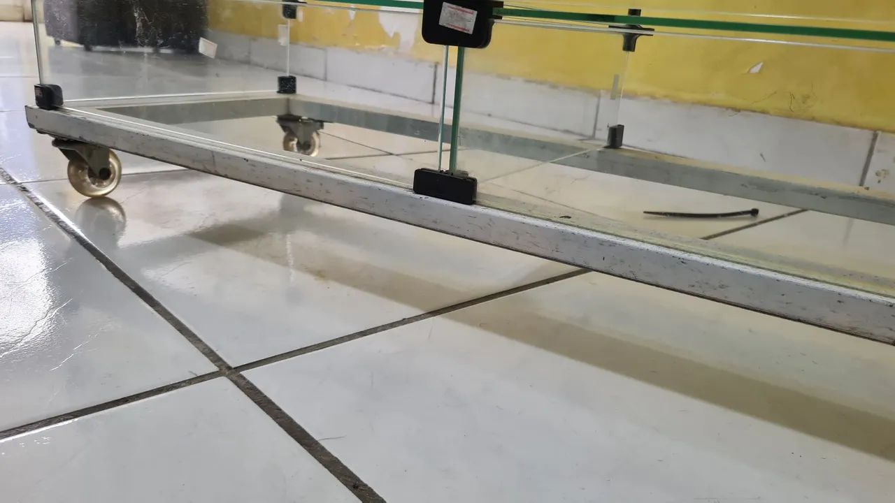 Vitrine de vidro com base movel - Foto 2