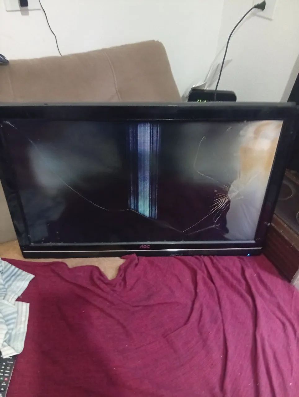 02 tvs AOC telas quebradas  - Foto 5
