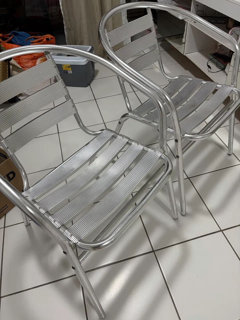 Par de Cadeiras em Alumínio - Resistentes, Leves e em Ótimo Estado - Foto 2