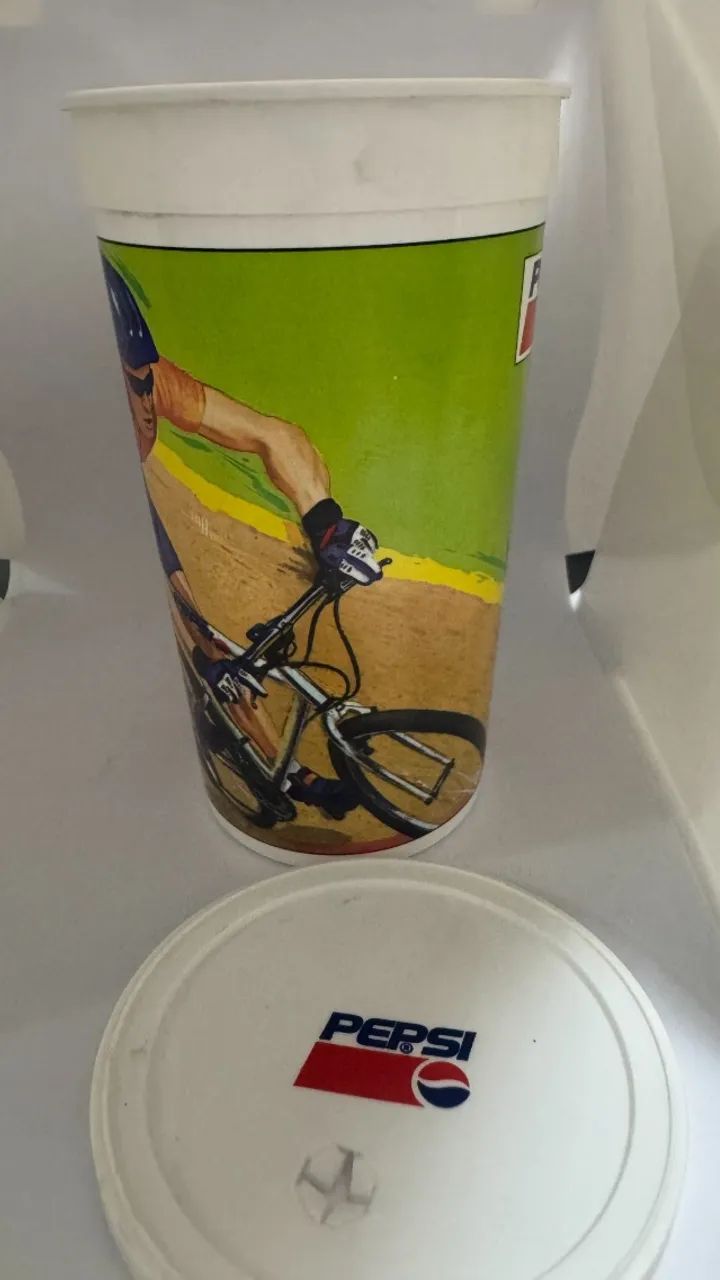 Copo colecionável Pepsi ciclismo com tampa - Foto 3