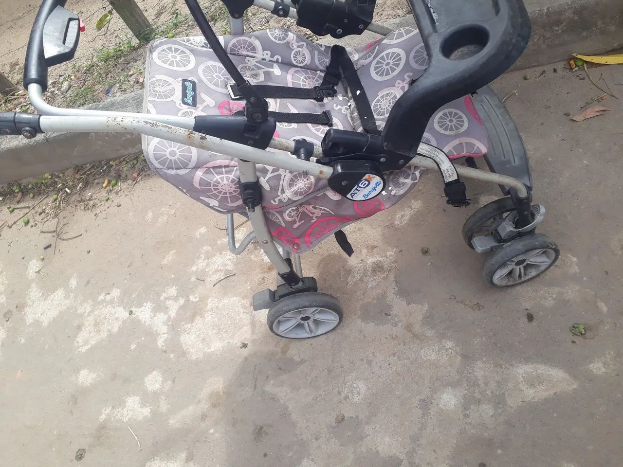 Carrinho de bebê perfeito estado só falta a capota - Foto 2