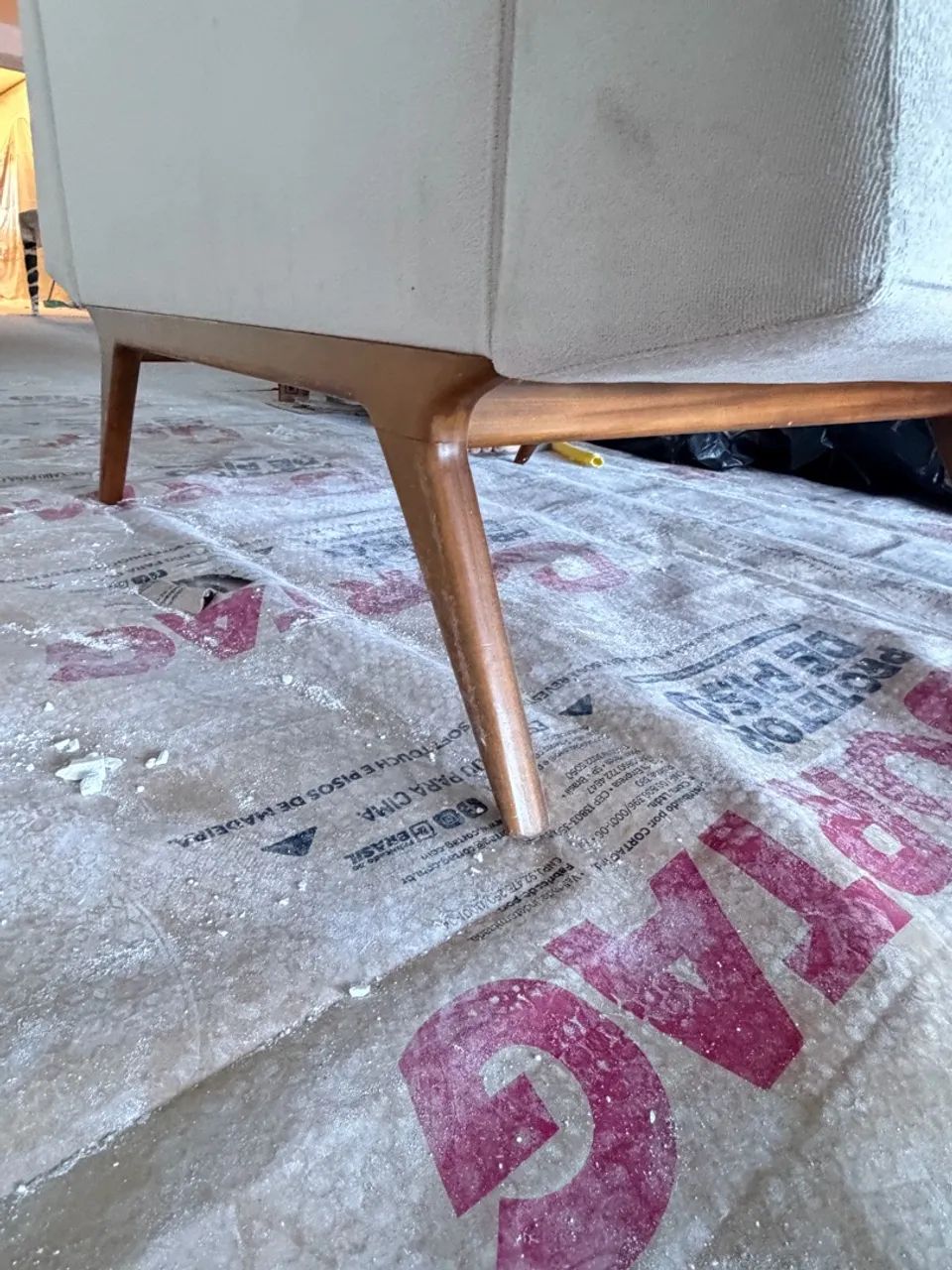 2 Poltronas Saccaro Bege/Cinza - Design Sofisticado - Foto 2
