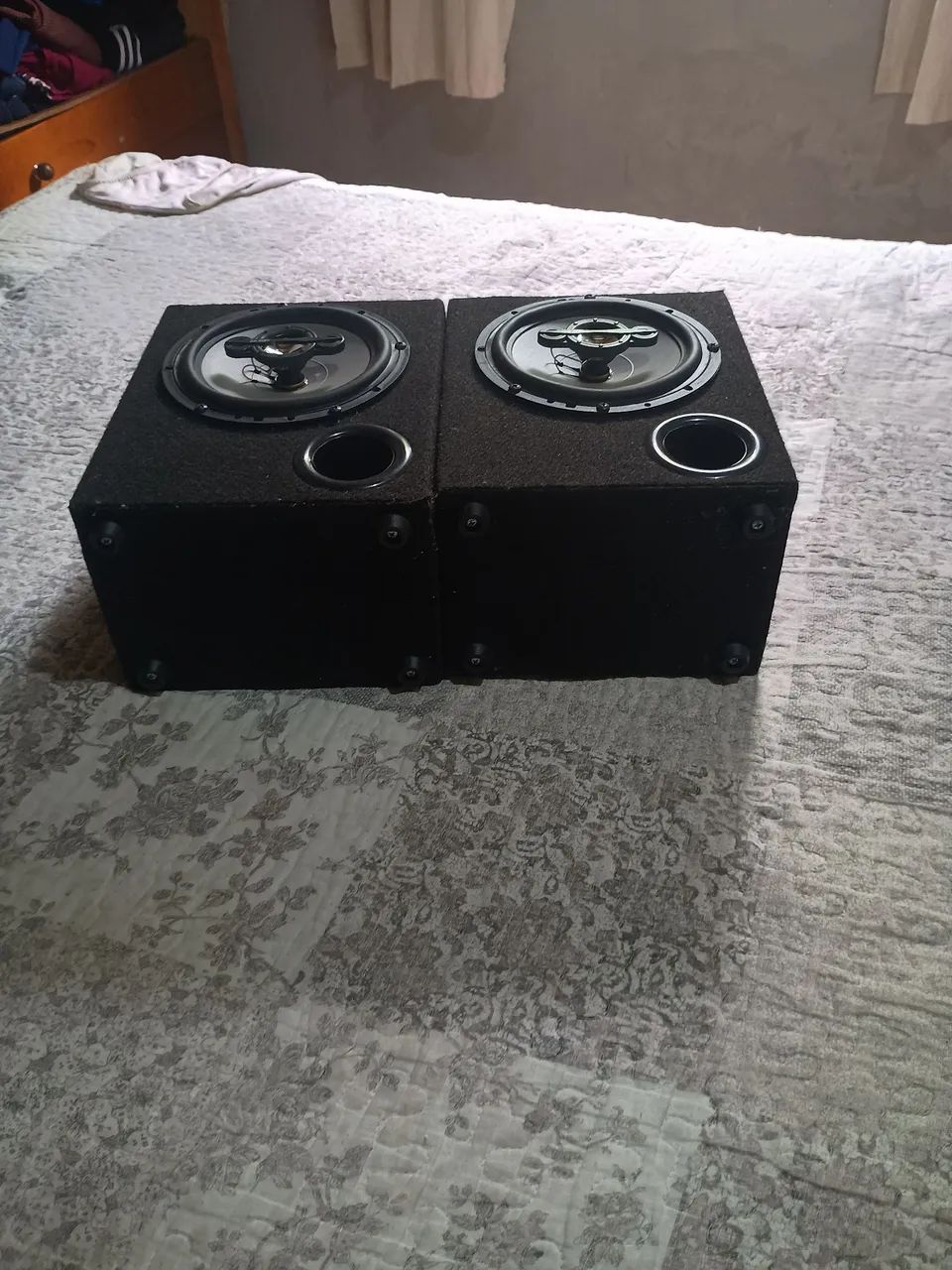 Caixas de som com alto falantes de 6 polegadas cada de 70 watts cada. - Foto 4