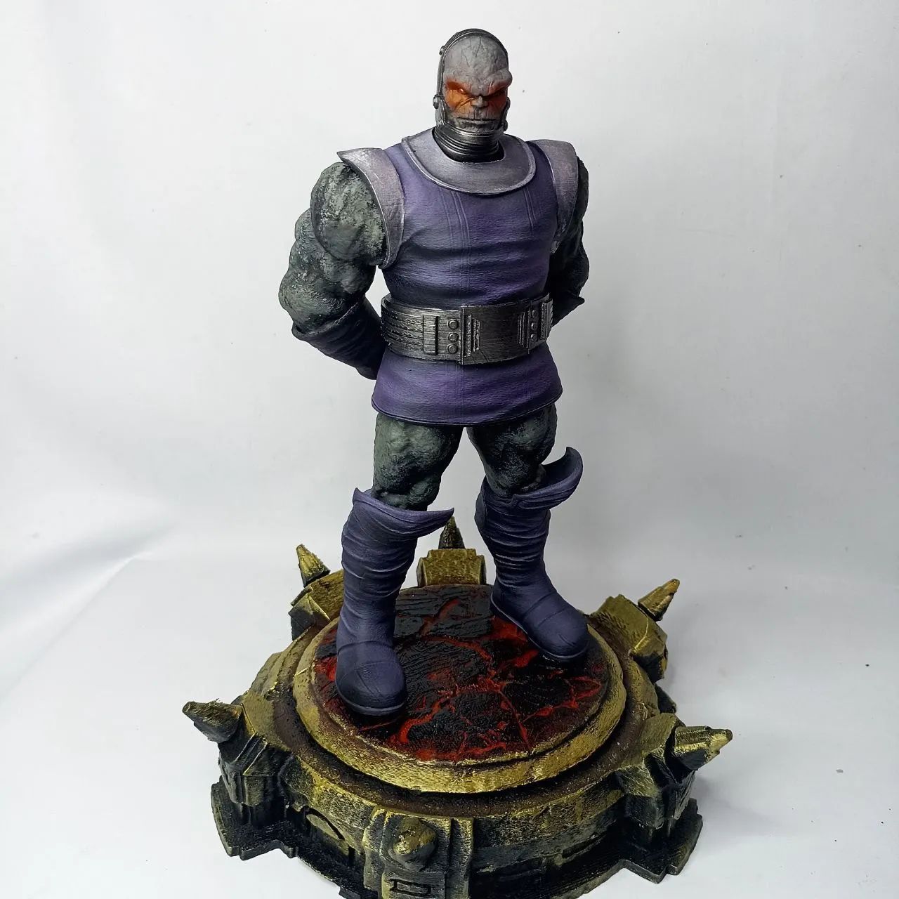 Darkseid - Escultura 3D Pintada à Mão | Aproximadamente 30 cm
