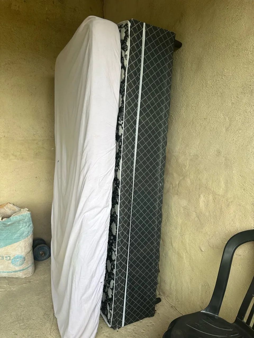 Vende-se cama box
