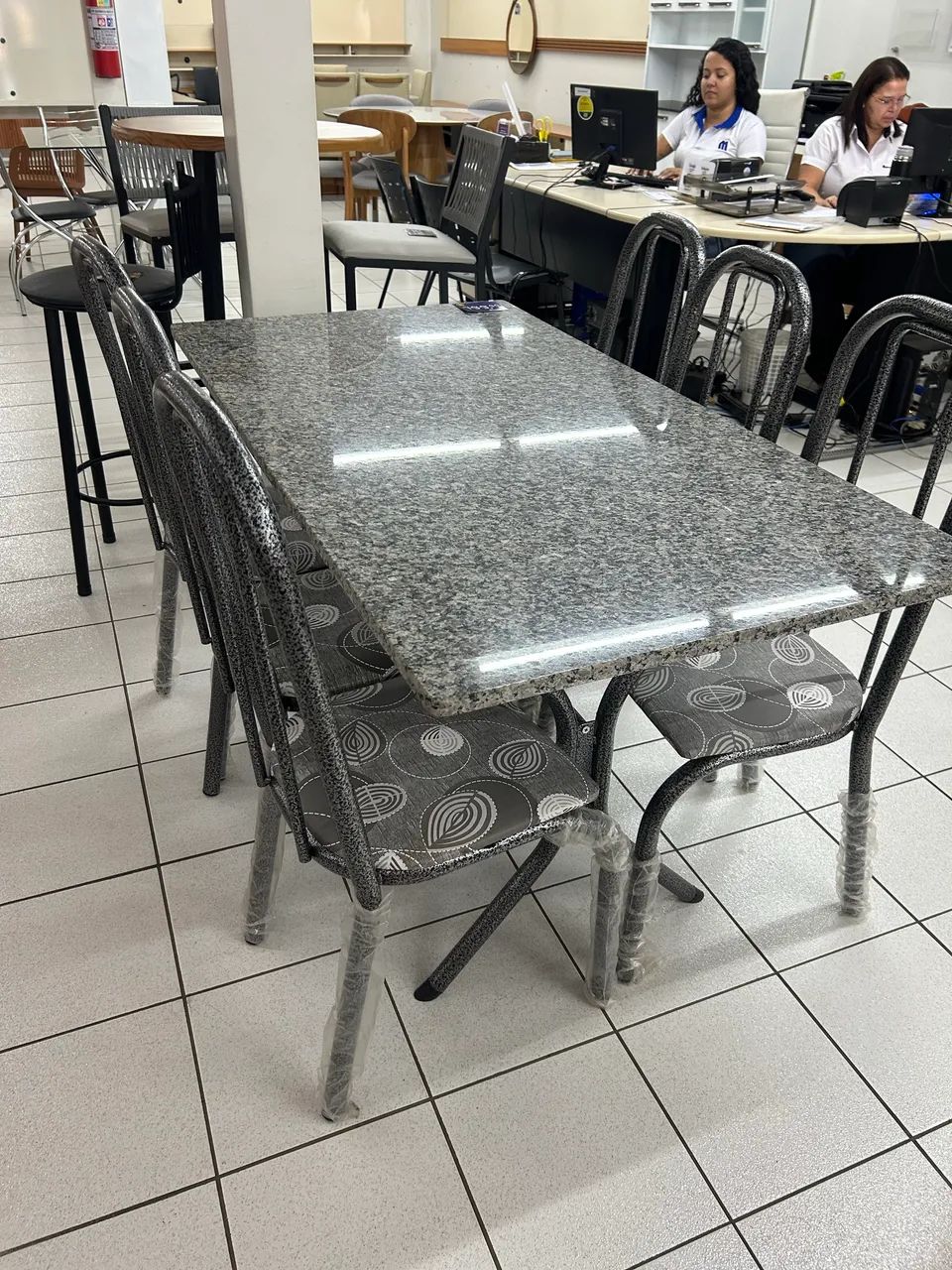 Mesa com 6 cadeiras NOVA R$799,00  - Foto 3
