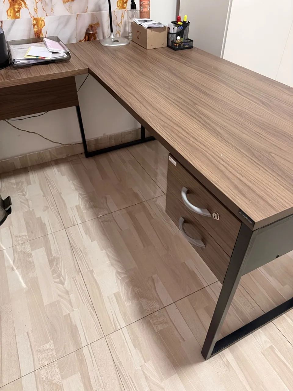 Mesa escritório com 2 gavetas  - Foto 3