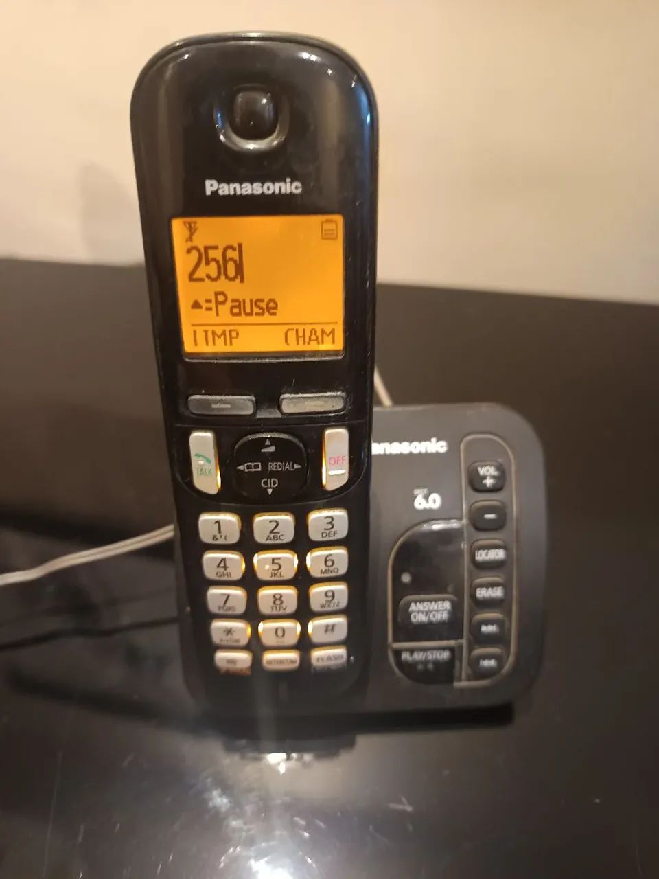 Telefone sem fio Panasonic KX-TGC220LBB com secretária eletrônica