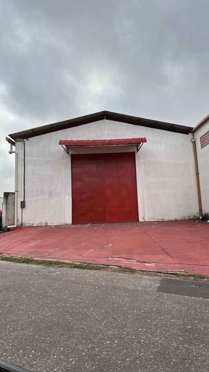 ALUGA-SE GALPÃO 
