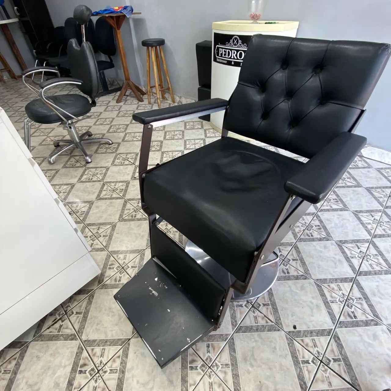 Cadeira Barbeiro R$750,00 - Foto 2