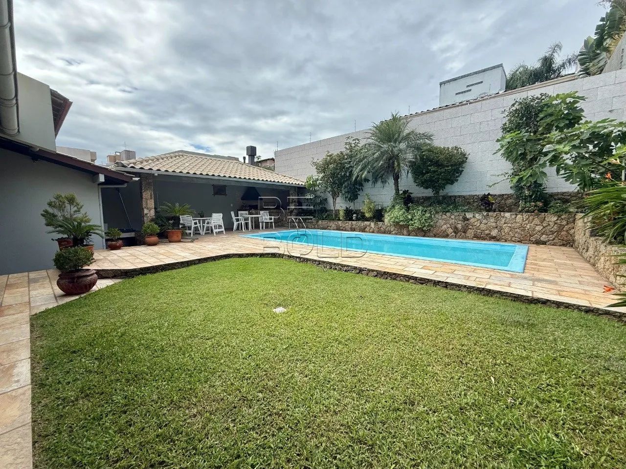 Casa com piscina e 3 dormitórios em Itaguaçu