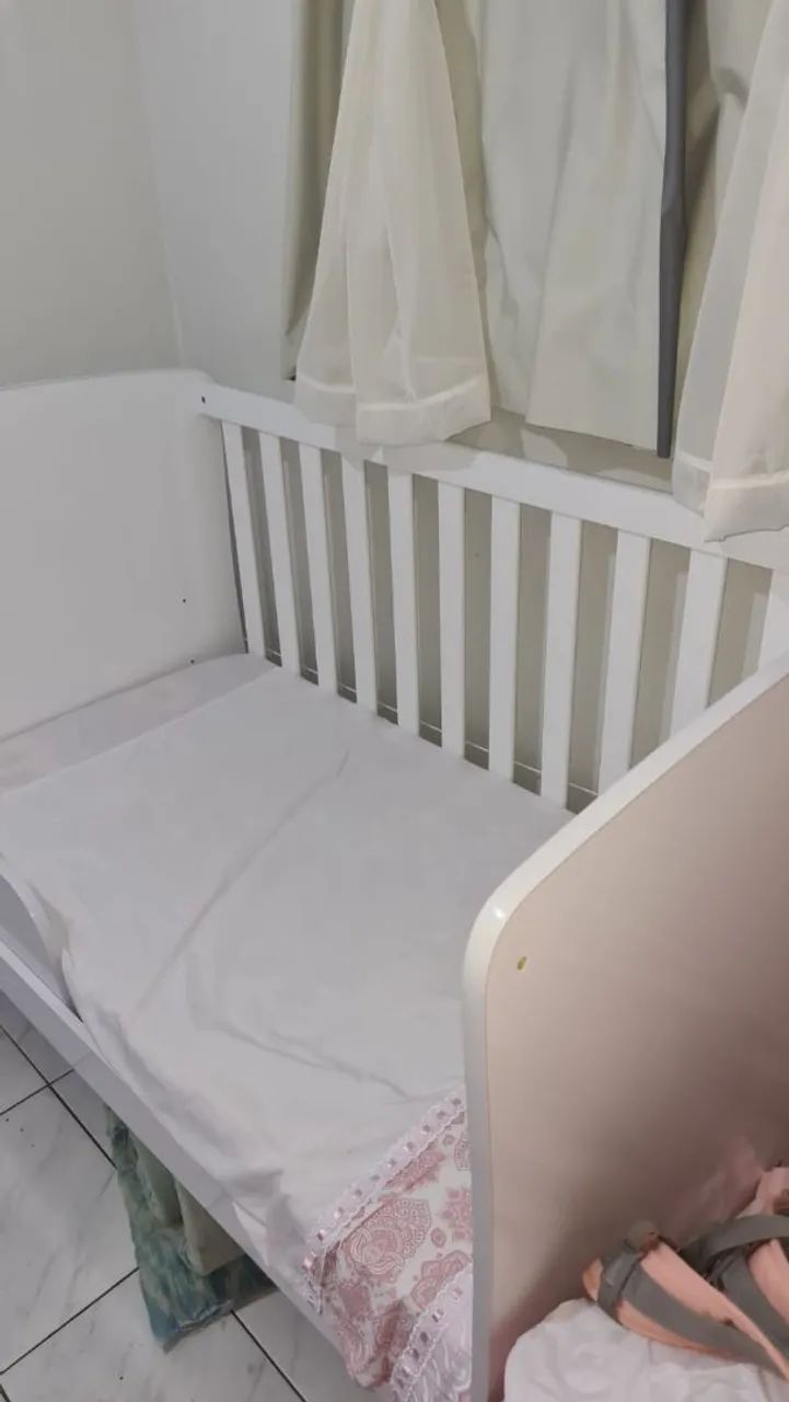 Berço com 3 alturas e vira cama!