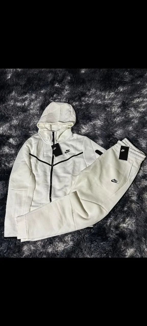CONJUNTO NIKE TECH 