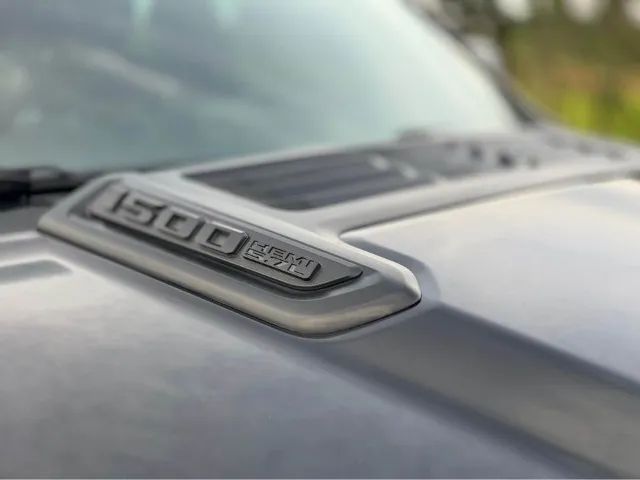 Ram Classic Laramie 5.7 V8 16V Gasolina 4X4 Aut. 2023 - Foto 4