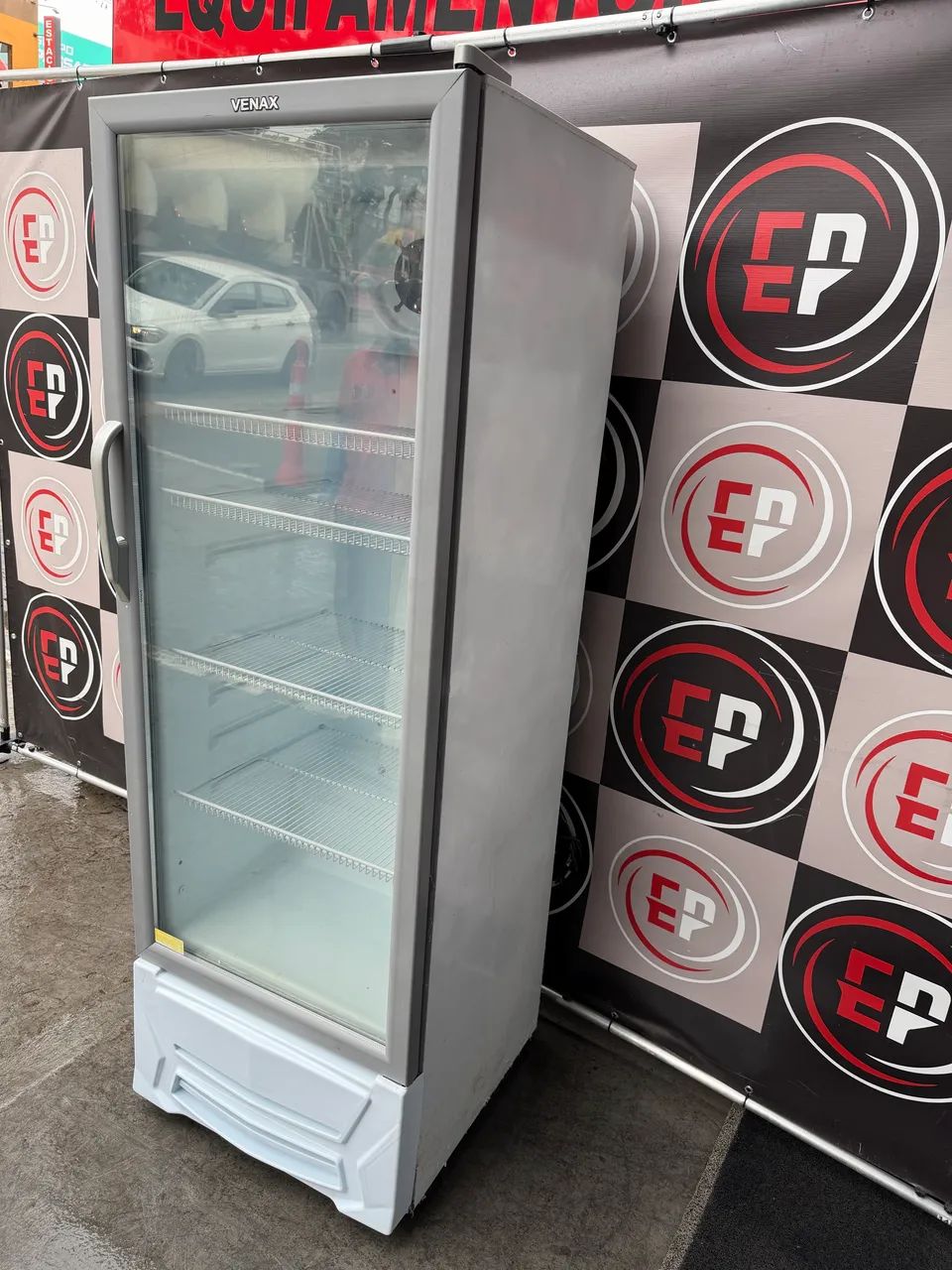 VENDO UMA GELADEIRA EXPOSITORA VENAX USADA - Foto 4