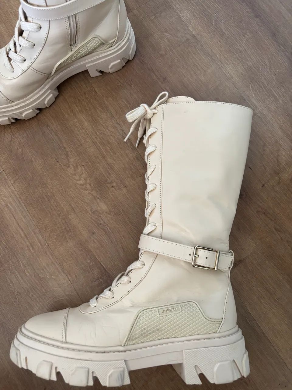 Bota Arezzo Couro Tratorada - Foto 4