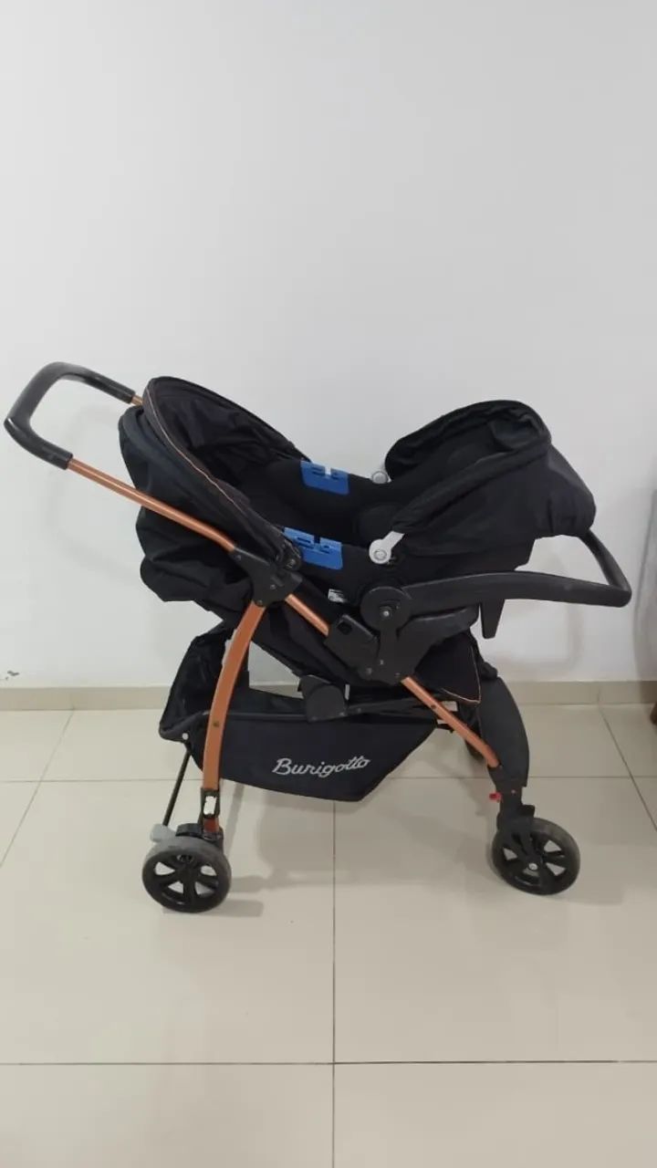 Carrinho de bebe com bebe conforto Burigotto