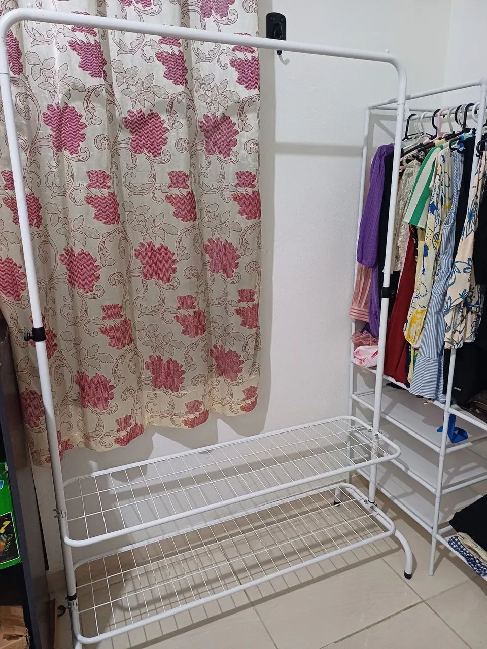 Arara de roupas / Cabideiro em metal  - Foto 2