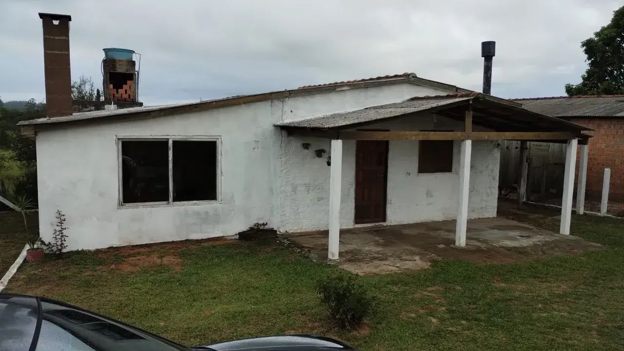 Velleda oferece excelente sítio todo cercado com casa e quiosque em Aguas Claras!