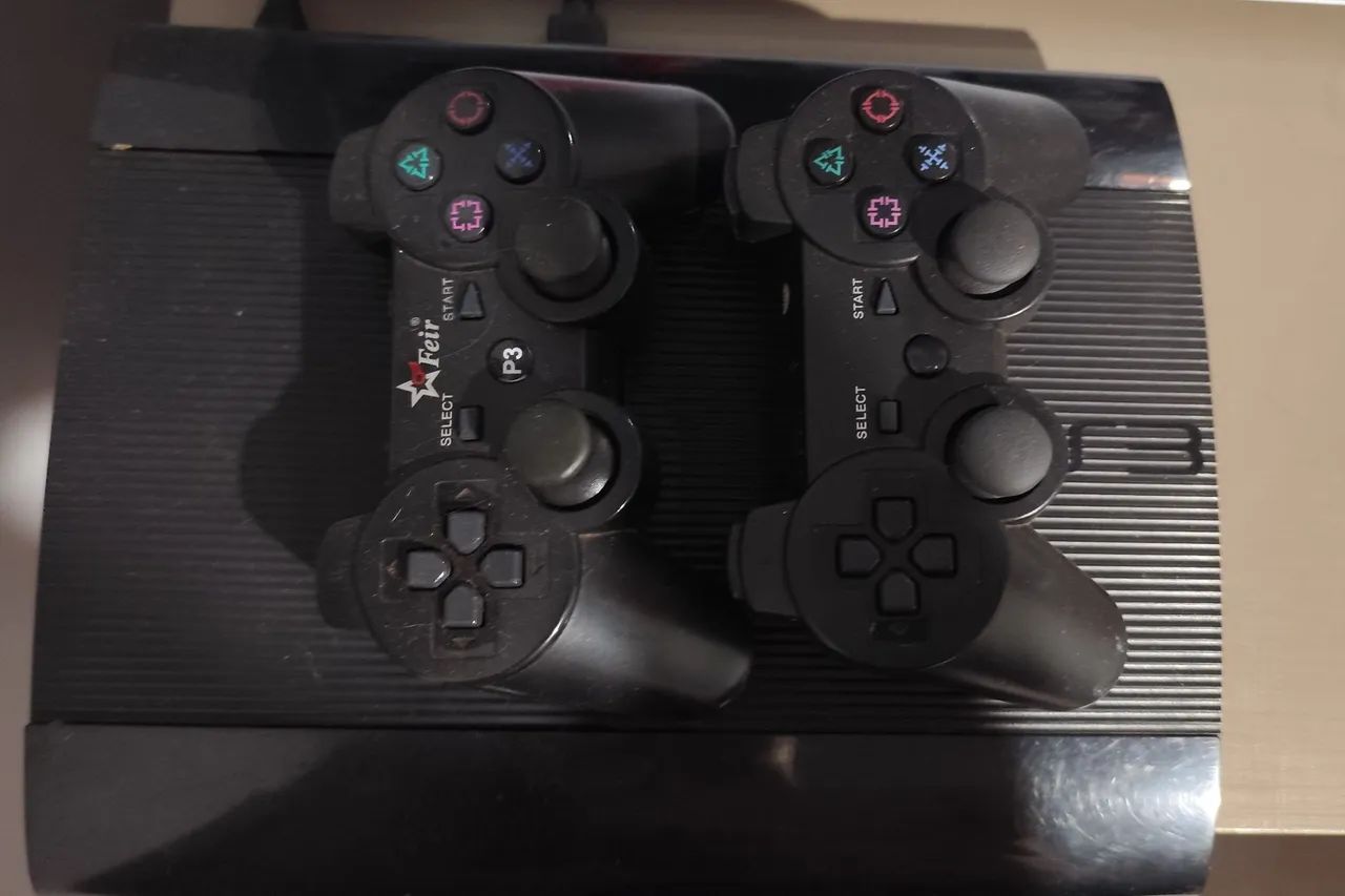 ps3 super slim + 2 controles  - Foto 2